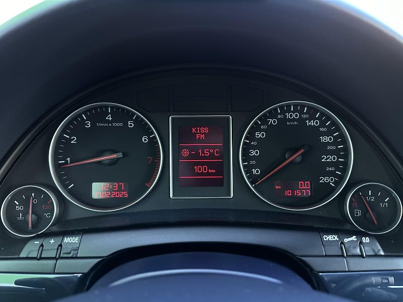 Audi A4 2.0i 96kW Climatronic 6x Airba - fotka 12 z 24