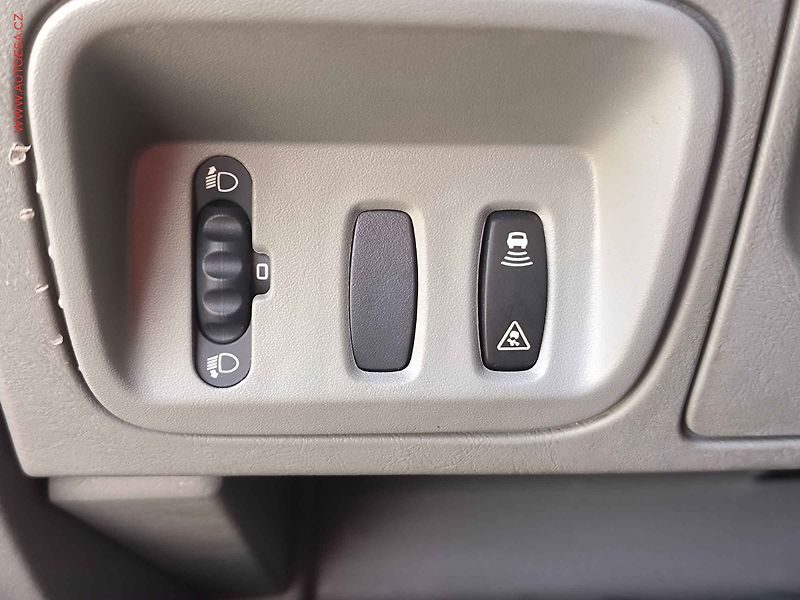 Opel Vivaro (2009) 2.5CDTi WESTFALIA, Life, TZ - fotka 21 z 24