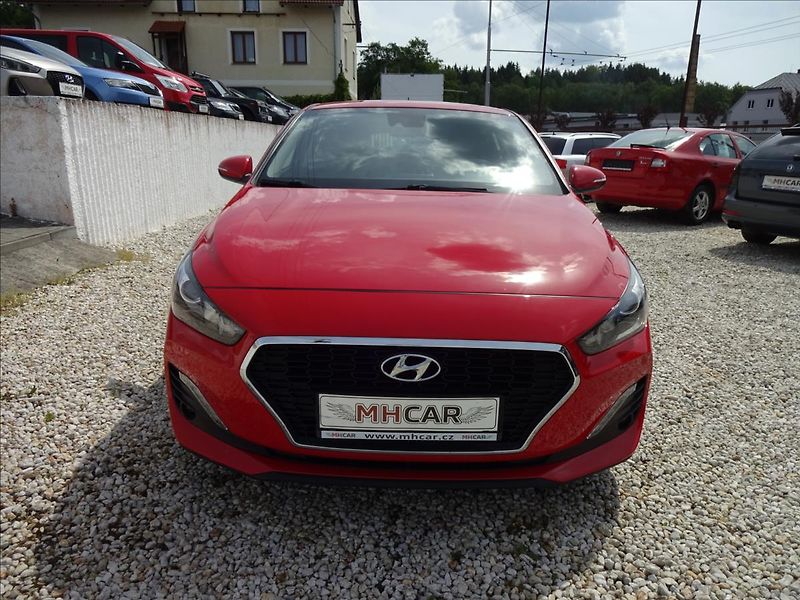 Hyundai i30 1,4 T-GDi 103 kW Fastback - fotka 2 z 55