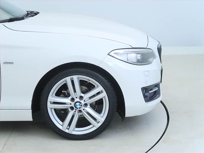 BMW Řada 2 (2015) Sport Line 218d, Navi - fotka 15 z 17