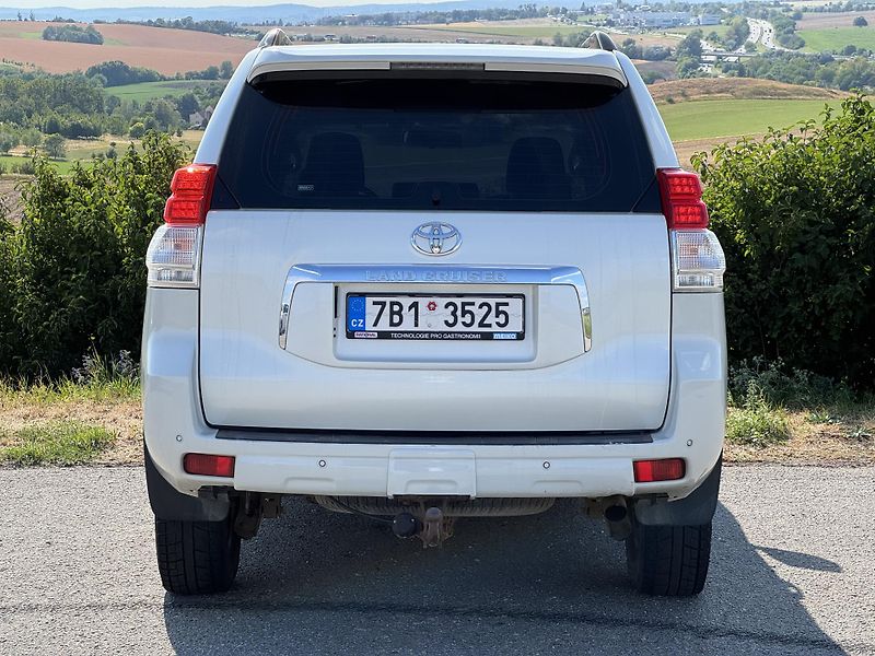 Toyota Land Cruiser 3.0 D-4D 127 kW AUT Tažné - fotka 3 z 36