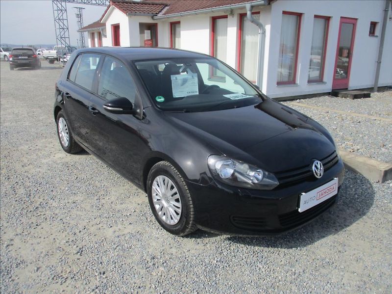 Volkswagen Golf 1,6 i, klima,serviska,1.maj., - fotografie inzerátu