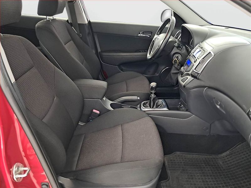 Hyundai i30 (2009) Comfort 1.4 CVVT, nová STK - fotka 9 z 16