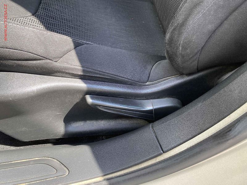 Citroën C5 (2011) 1.6HDi, AC, tempo, park.asist - fotka 14 z 15