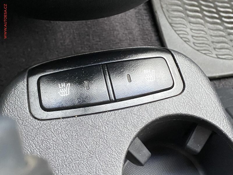 Hyundai Tucson (2006) 2.0i, AC, TZ, výhřev sed - fotka 13 z 16
