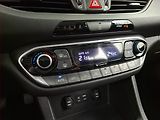 Hyundai i30 (2017) 1.6 CRDi, Navi, Tempomat - náhled 14