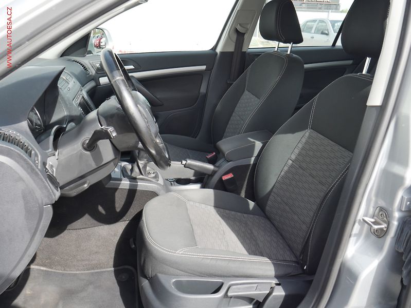 Škoda Octavia (2012) 1.6 TDi, ČR, Elegance - fotka 9 z 23