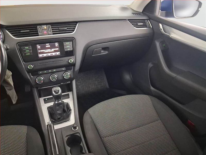 Škoda Octavia (2014) Ambition 1.6 TDI, Tempomat - fotka 8 z 15