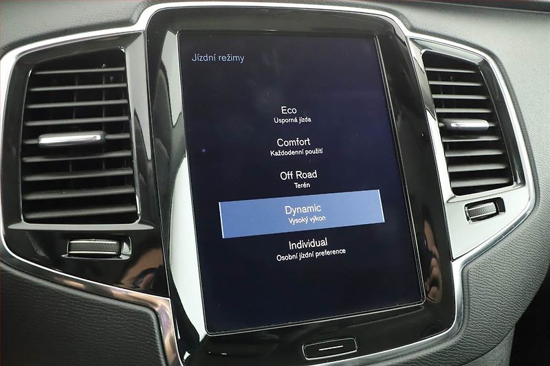 Volvo XC90 (2016) D5 AWD - fotka 11 z 19