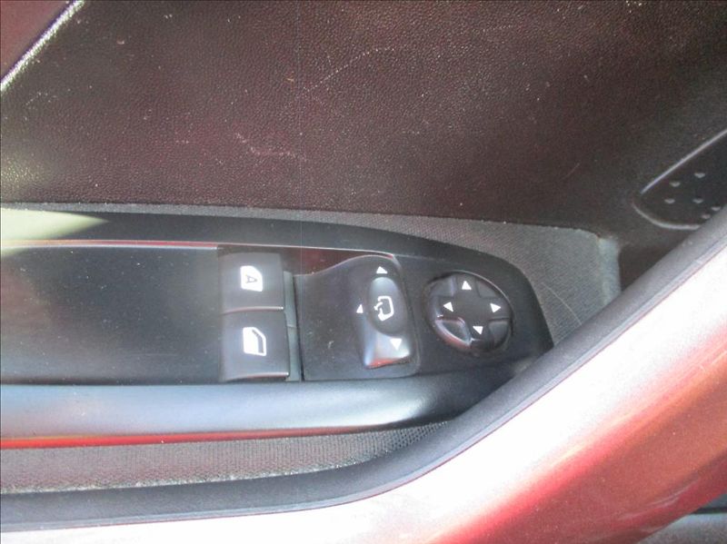 Peugeot 2008 1,2 i, klima,serv.kniha,tažné - fotka 25 z 34
