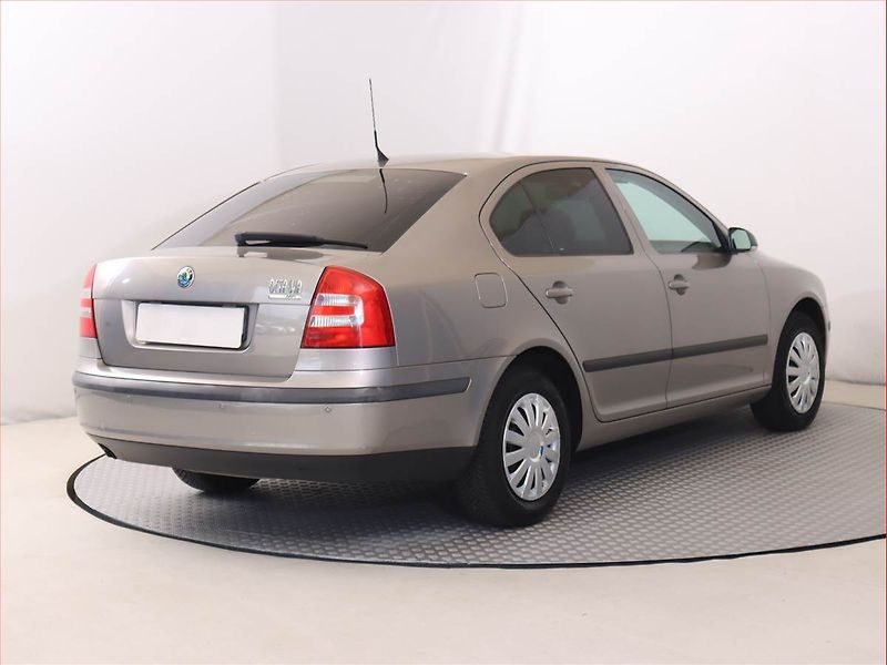 Škoda Octavia (2008) 1.6, po STK, slušný stav - fotka 5 z 14