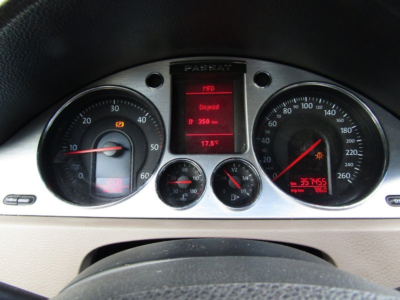 Volkswagen Passat (2008) 2.0 TDI 103kW - fotka 28 z 36