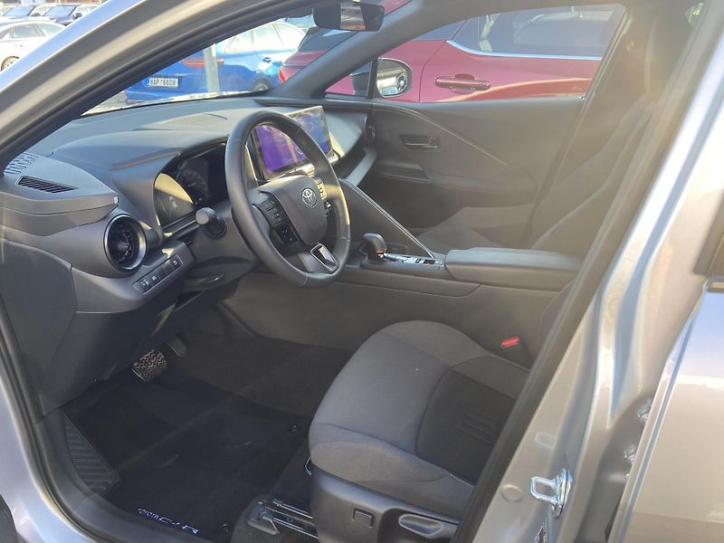 Toyota C-HR 2.0 HSD e-CVT Style - fotka 10 z 21