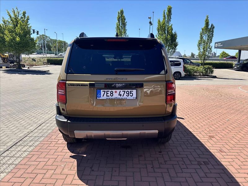 Toyota Land Cruiser 2,8 MHEV Invincible - fotka 4 z 12