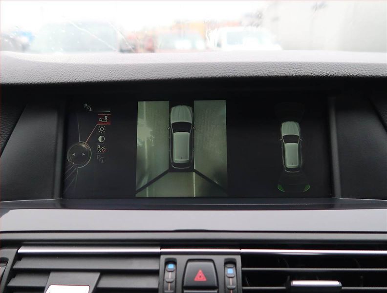 BMW Řada 5 (2013) 520d, Automat, Navi, Xenony - fotka 18 z 27