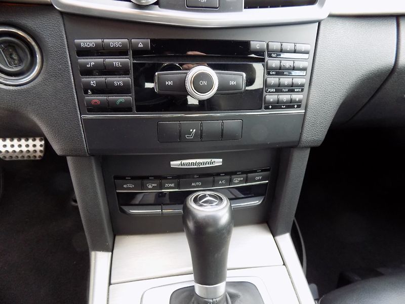 Mercedes-Benz Třídy E (2009) 220d/AMG-Line/AT/LED/bi-xenon/ - fotka 29 z 37