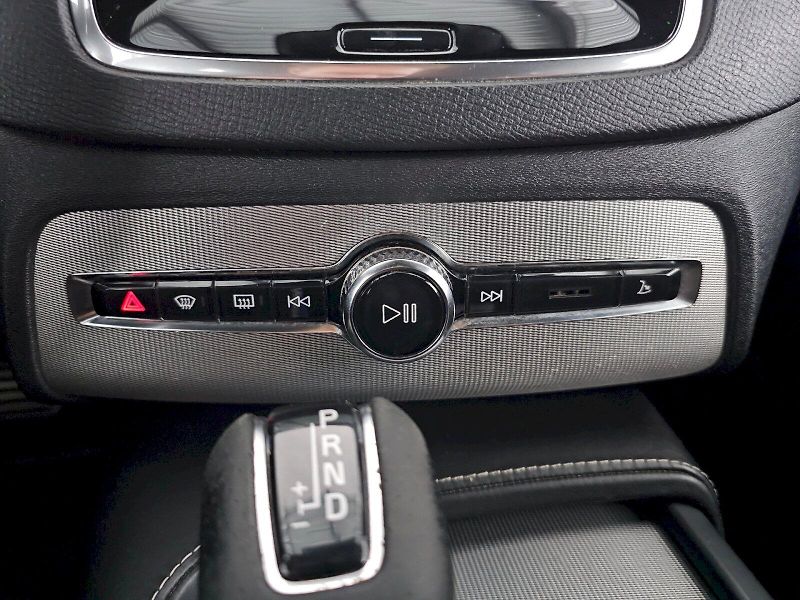 Volvo XC90 (2016) 2.0D 5D 173kW R-desing - fotka 19 z 27