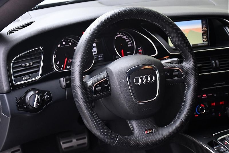 Audi RS 5 4.2 V8 B&O PO VELKÉM SERVISE  - fotka 17 z 45
