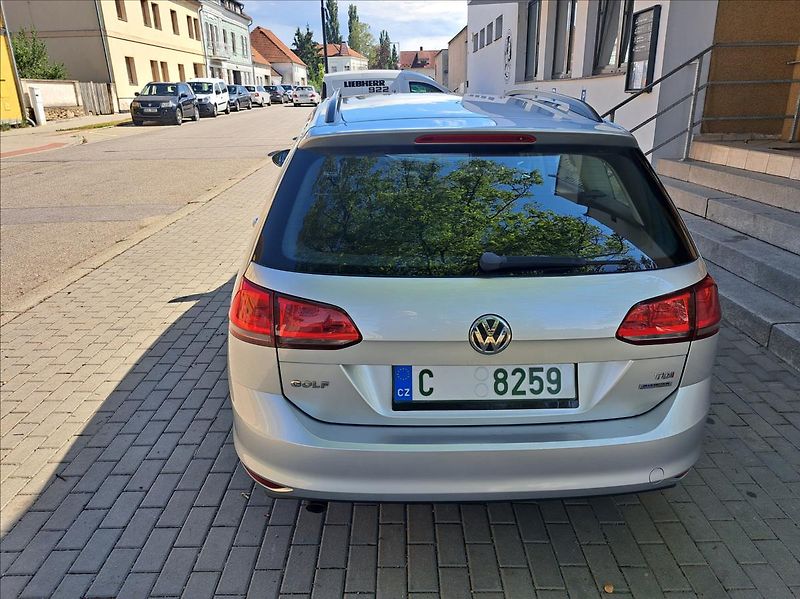 Volkswagen Golf 1,6 TDI Variant - fotka 9 z 45