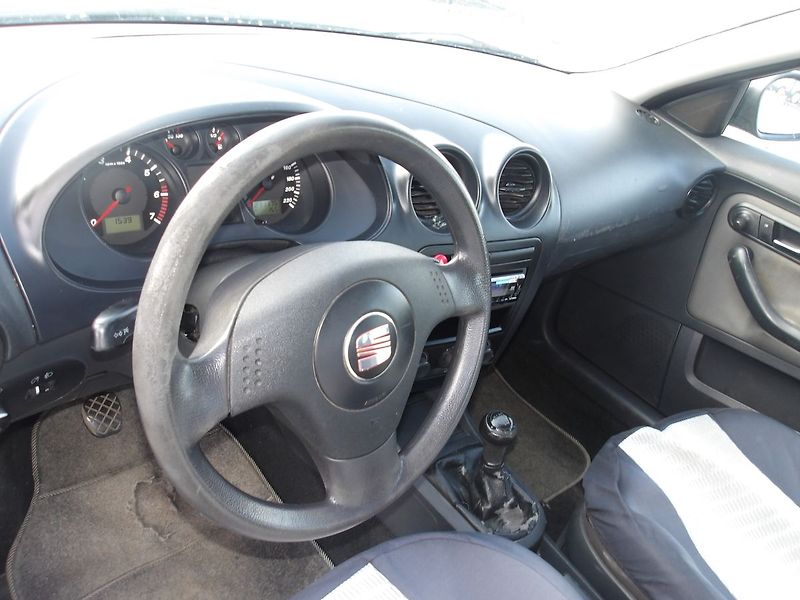 Seat Cordoba 1,2i ČR 2.MAJITEL ! - fotka 16 z 29