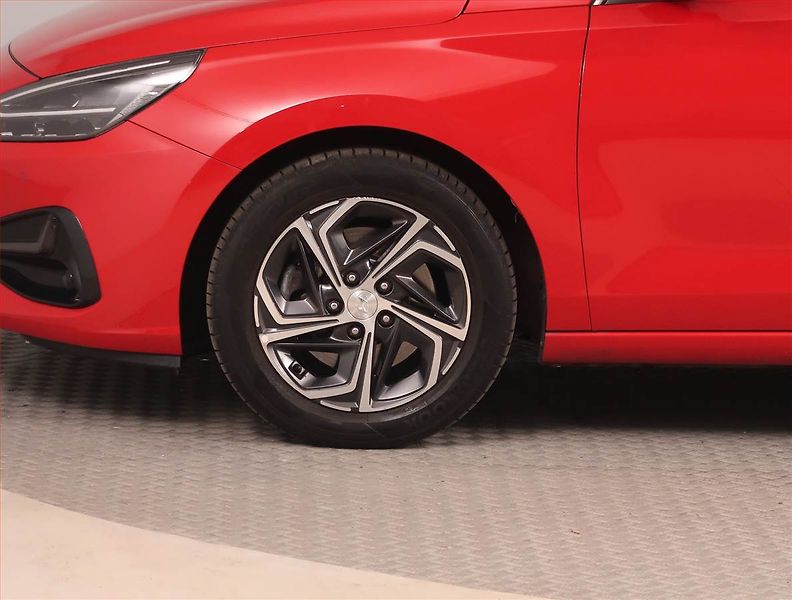 Hyundai i30 (2022) 1.0 T-GDI, ČR,1.maj - fotka 14 z 15