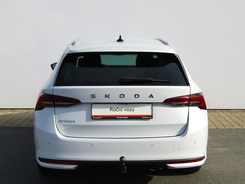 Škoda Octavia IV FL Combi Top Selection 2.0 - fotka 11 z 30