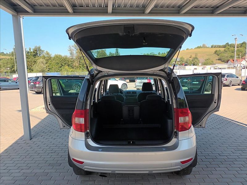 Škoda Yeti 1,2 TSI,77KW,SERVIS,PANO,TAŽNÉ - fotka 18 z 35