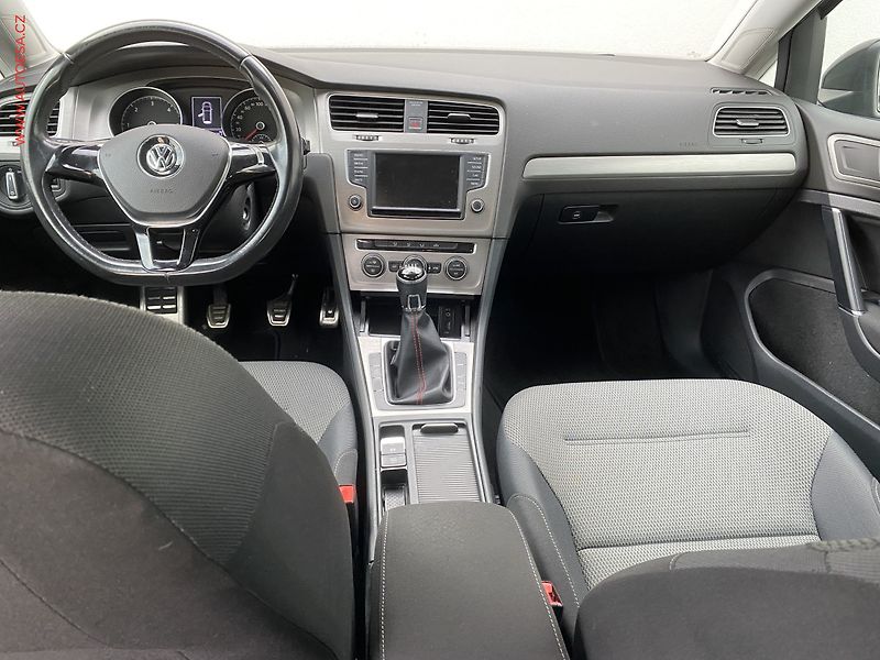 Volkswagen Golf (2015) 2.0TDi, ČR, AC, TZ, park - fotka 8 z 17