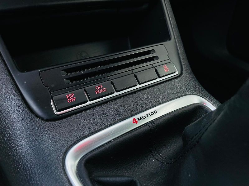 Volkswagen Tiguan 2.0TDI 4x4 MAN SERVISKA TAŽNÉ - fotka 34 z 45