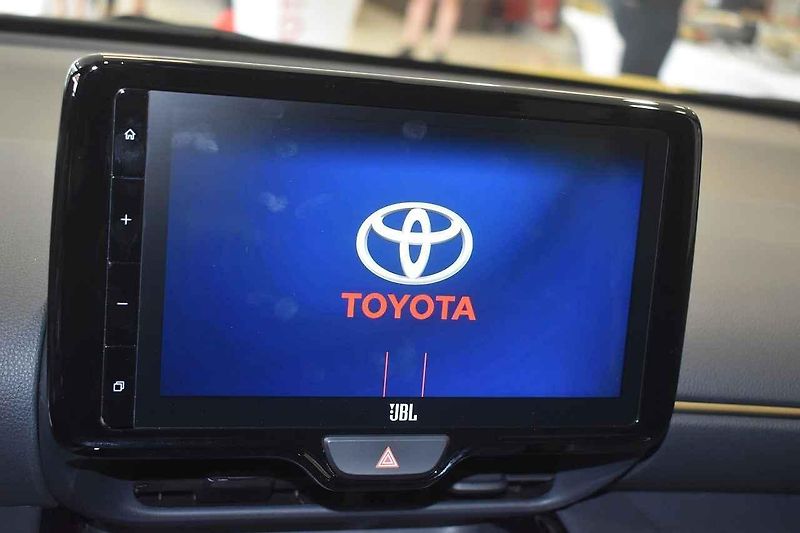 Toyota Yaris Cross si poradí také s lehčím terénem