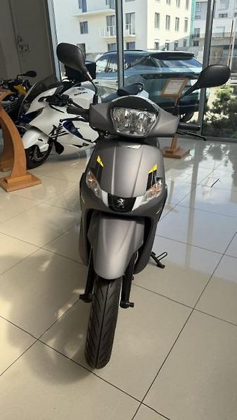 Peugeot Tweet 125i (2022) - fotka 4 z 7