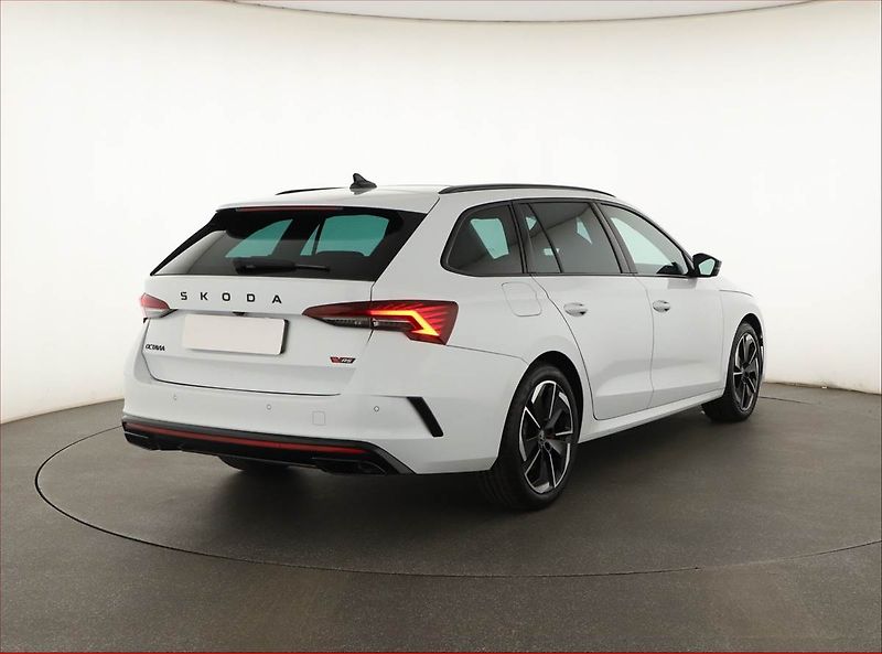 Škoda Octavia (2025) RS 2.0 TSI, RS, KAMERA - fotka 5 z 19