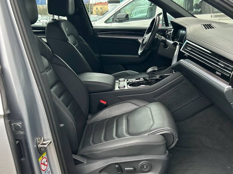 Volkswagen Touareg (2021) V6 3.0TDI 8AT 4MOTION R-Line - fotka 28 z 35