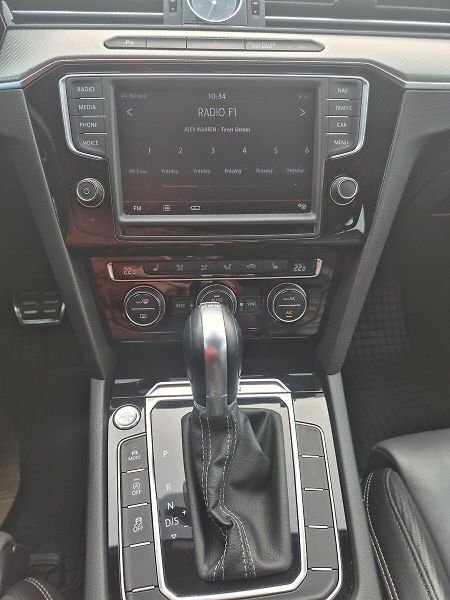 Volkswagen Passat Variant 2,0 BiTDI 176 kW R-lin - fotka 16 z 26