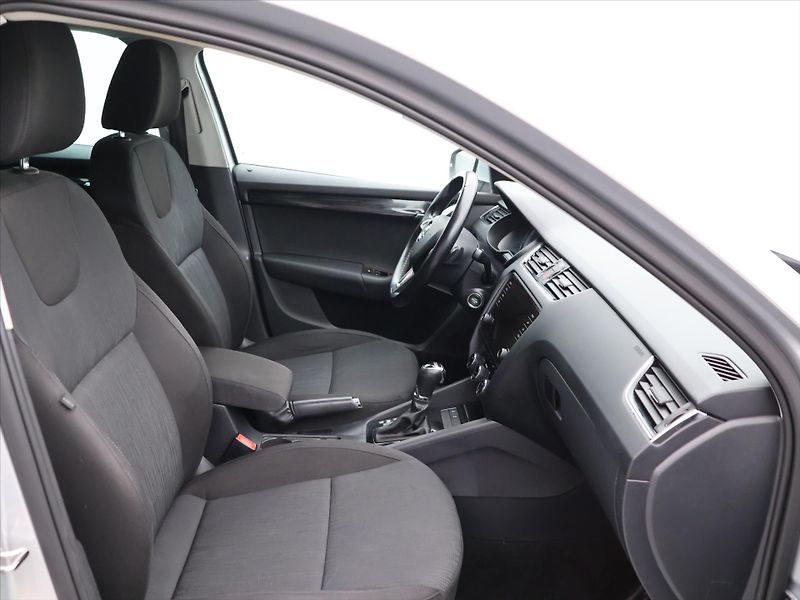 Škoda Octavia 1,6 TDI 85kW DSG CZ Style DPH - fotka 12 z 37