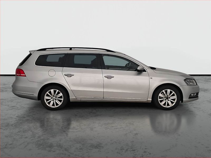 Volkswagen Passat (2013) 2.0 TDI, Automat, Xenony - fotka 6 z 16