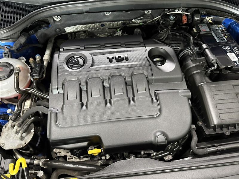 Škoda Octavia 2,0   TDI 110 kW DRIVE LED ACC - fotka 37 z 38