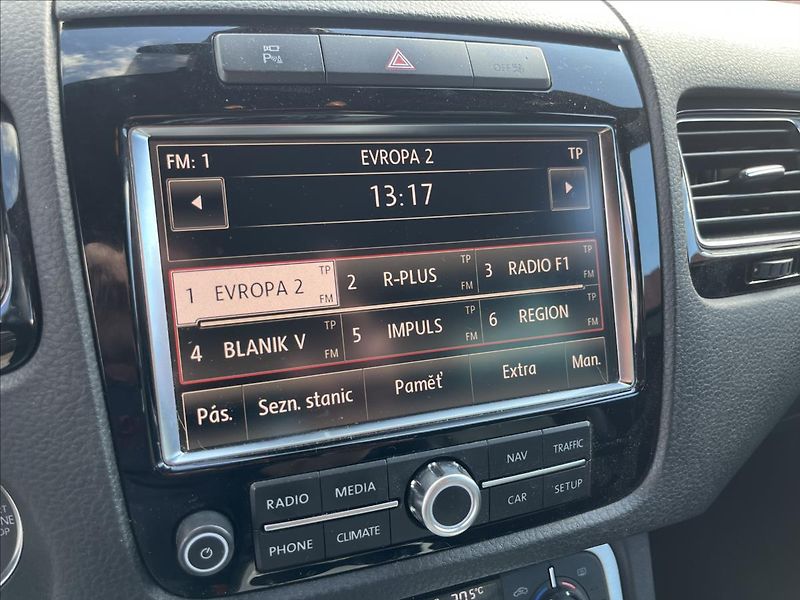 Volkswagen Touareg 3,0 TDi V6 180KW 4x4 TAŽNÉ - fotka 17 z 50