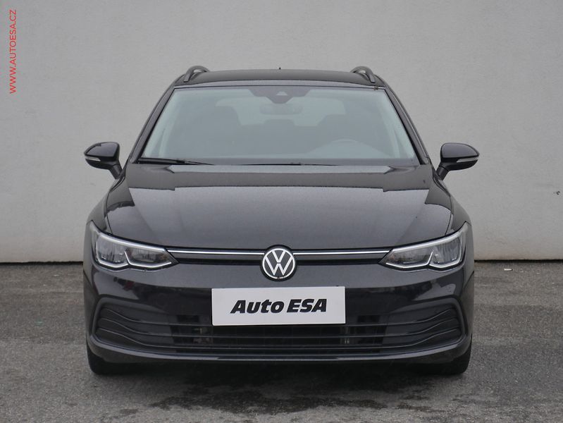 Volkswagen Golf (2021) 1.5TSi, ČR, Life, LED, park - fotka 2 z 22