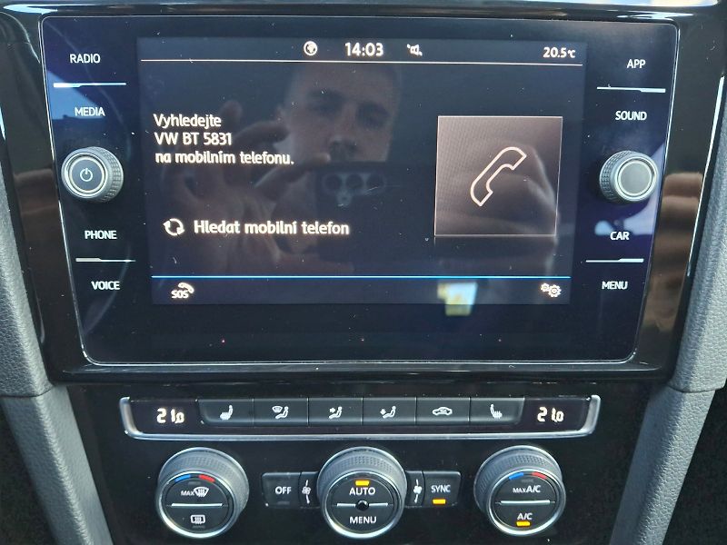 Volkswagen Golf (2020) Variant HighLine 1,5TSi 110kW - fotka 25 z 35