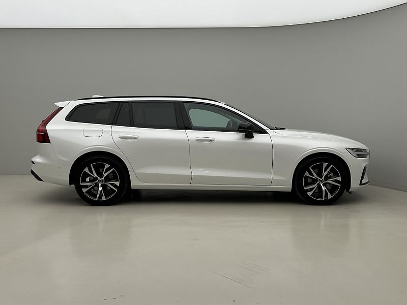 Volvo V60 (2026) B4 PLUS DARK AUT - fotka 12 z 44