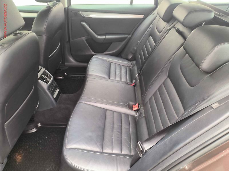 Škoda Octavia (2013) 1.6 TDi, DSG, park.čidla - fotka 10 z 23