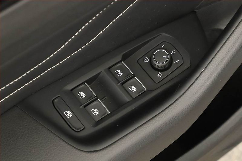 Volkswagen Arteon (2023) R-line 2.0 TDI - fotka 13 z 21
