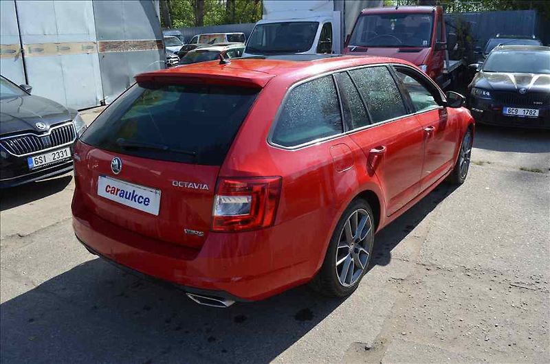 Škoda Octavia (2014) COMBI III.2,0 TDI  RS DSG - fotka 4 z 22