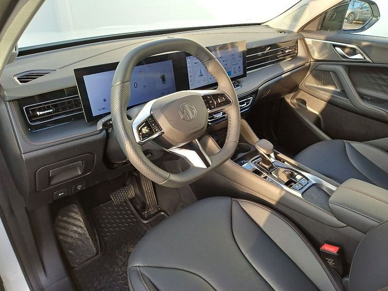 MG HS Exclusive 1,5 TGI 125 kW FWD 7 - fotka 4 z 16