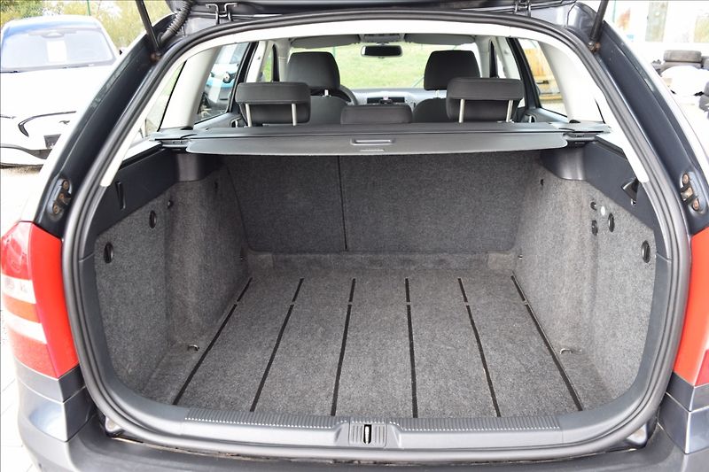 Škoda Octavia 2,0 TDi 103kw 4x4 2 SADY KOL - fotka 14 z 36