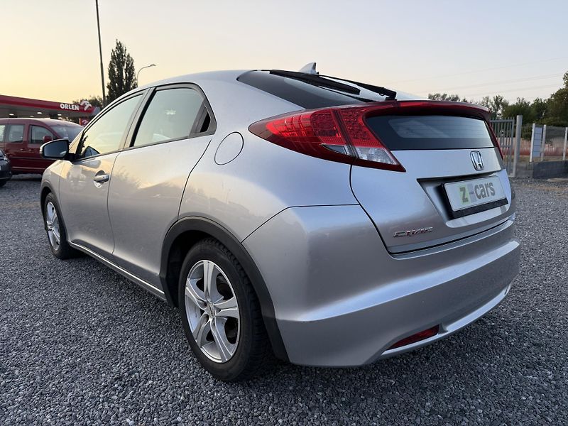 Honda Civic 1.3i-VTEC 73kW ČR - fotka 7 z 17