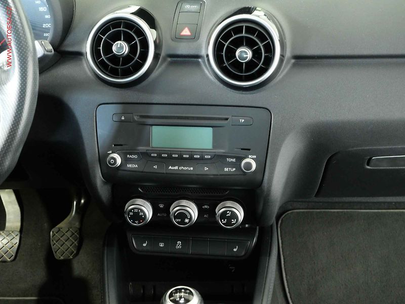 Audi A1 (2011) 1.6TDI, Xenon, kůže - fotka 13 z 17
