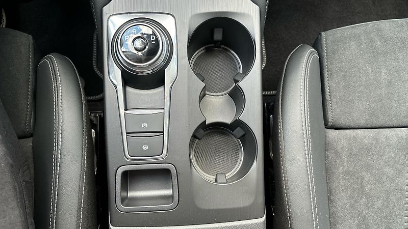 Ford Kuga (2025) 2.5 HEV AWD Active X, Winter - fotka 14 z 24