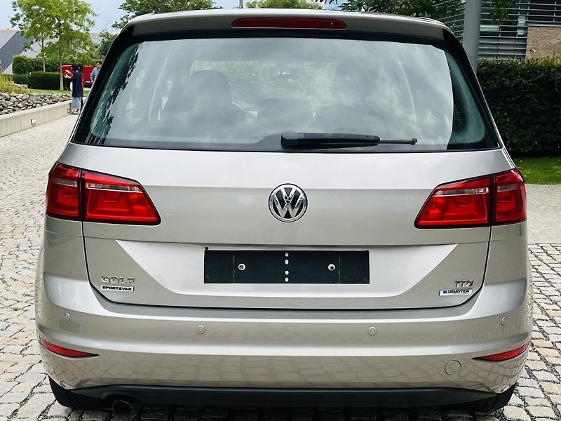Volkswagen Golf Sportsvan 1.6TDI MANUÁL SENZORY TEMPOMAT - fotka 15 z 40